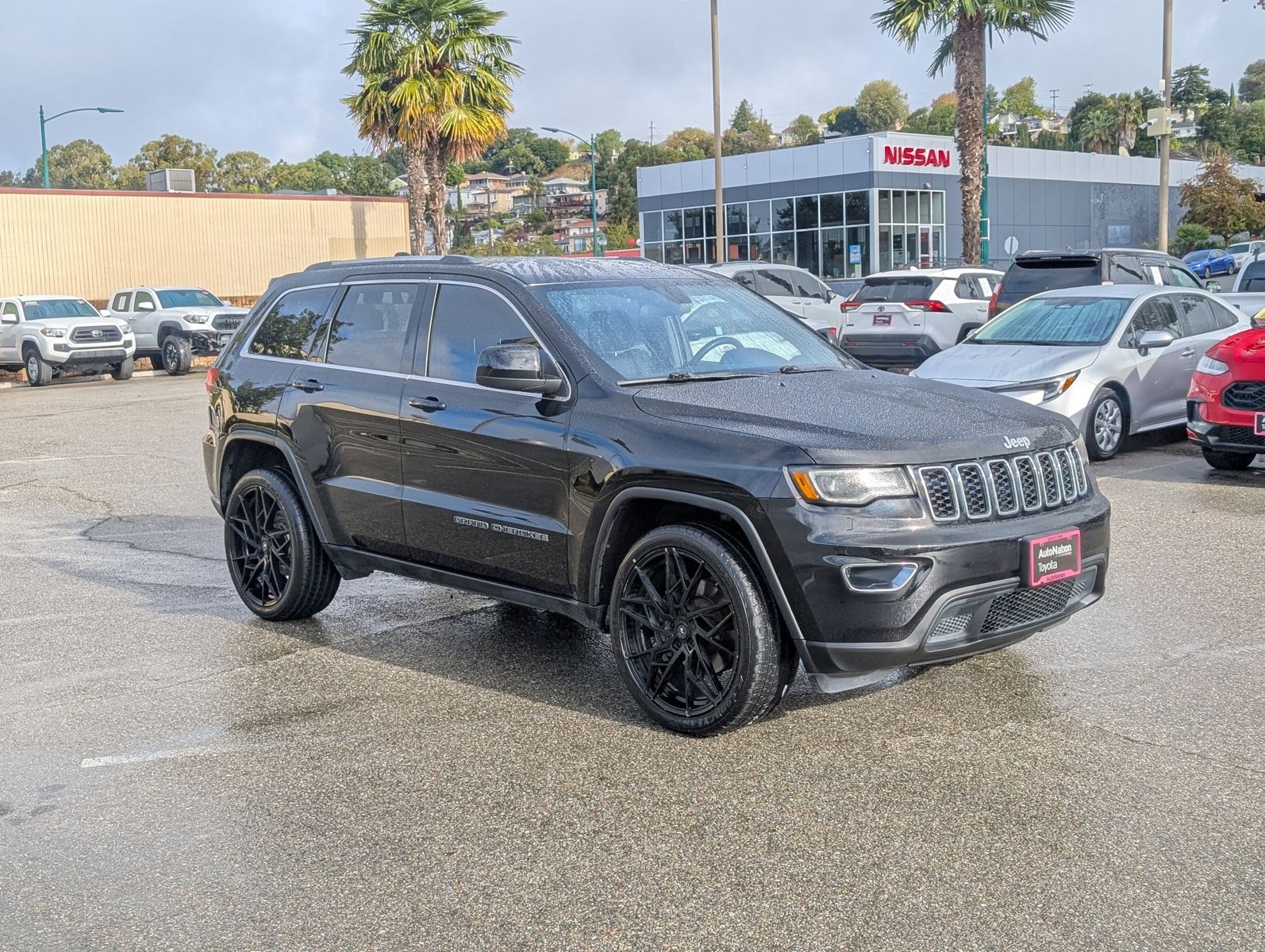 2021 Jeep Grand Cherokee Laredo photo 2