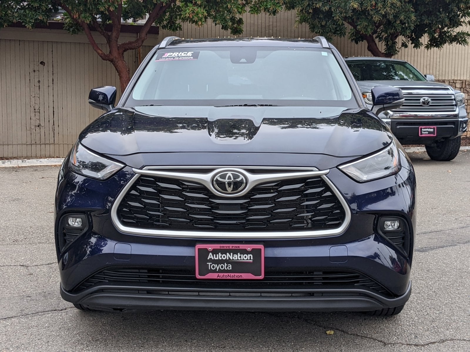 Used 2022 Toyota Highlander XLE with VIN 5TDGZRBH7NS572943 for sale in Hayward, CA