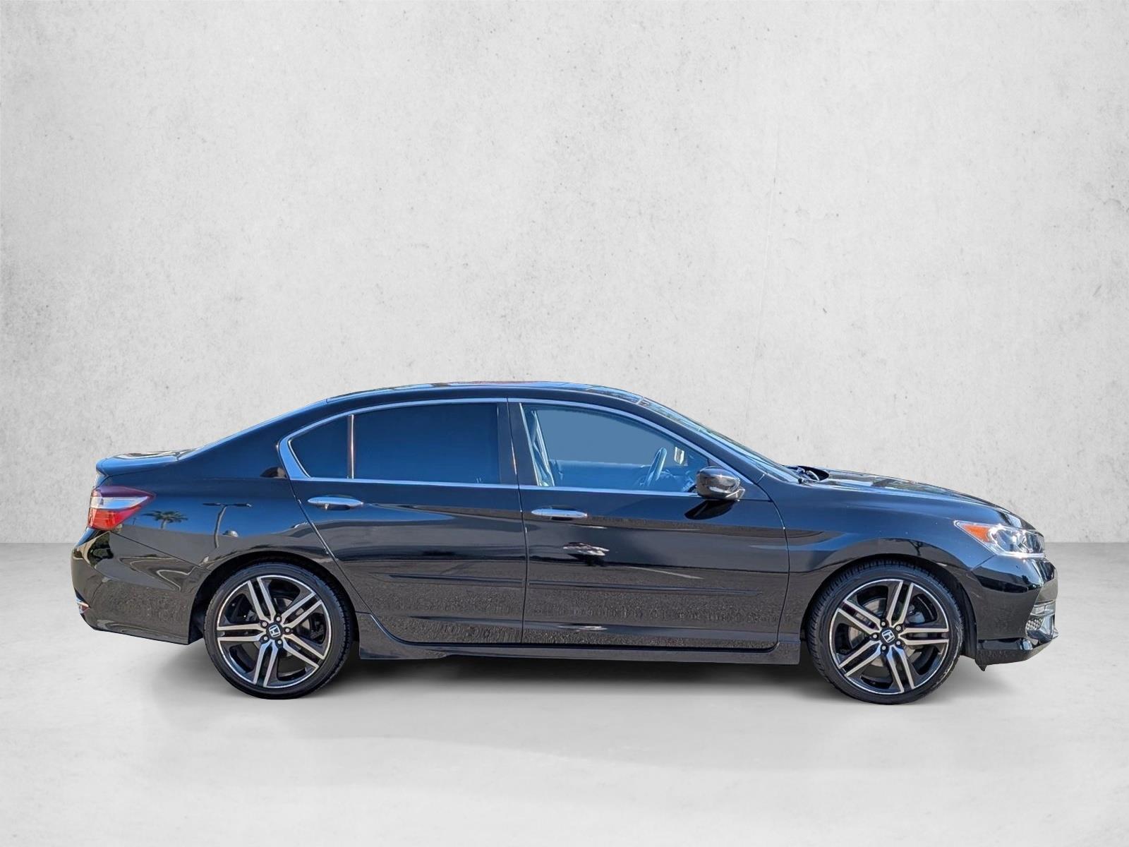 2016 Honda Accord Sport photo 4