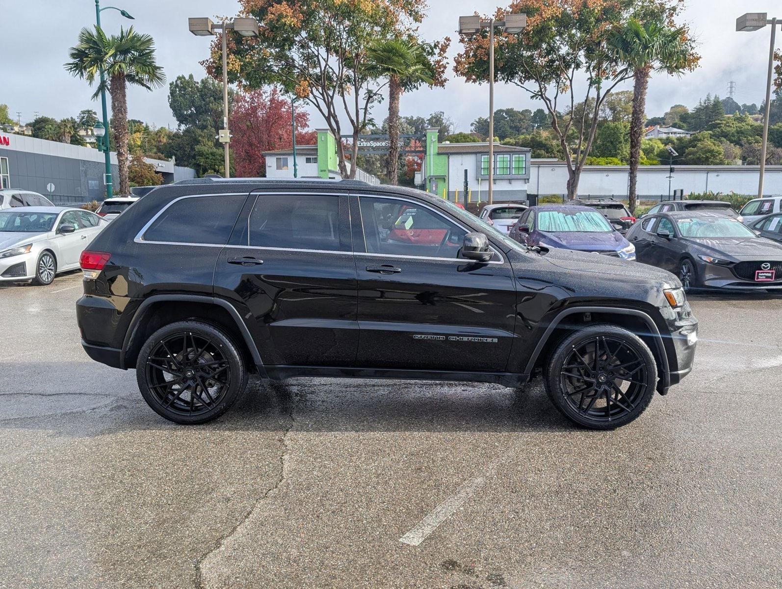 2021 Jeep Grand Cherokee Laredo photo 3