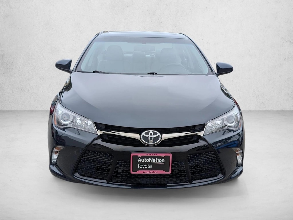 Used 2017 Toyota Camry SE Sedan