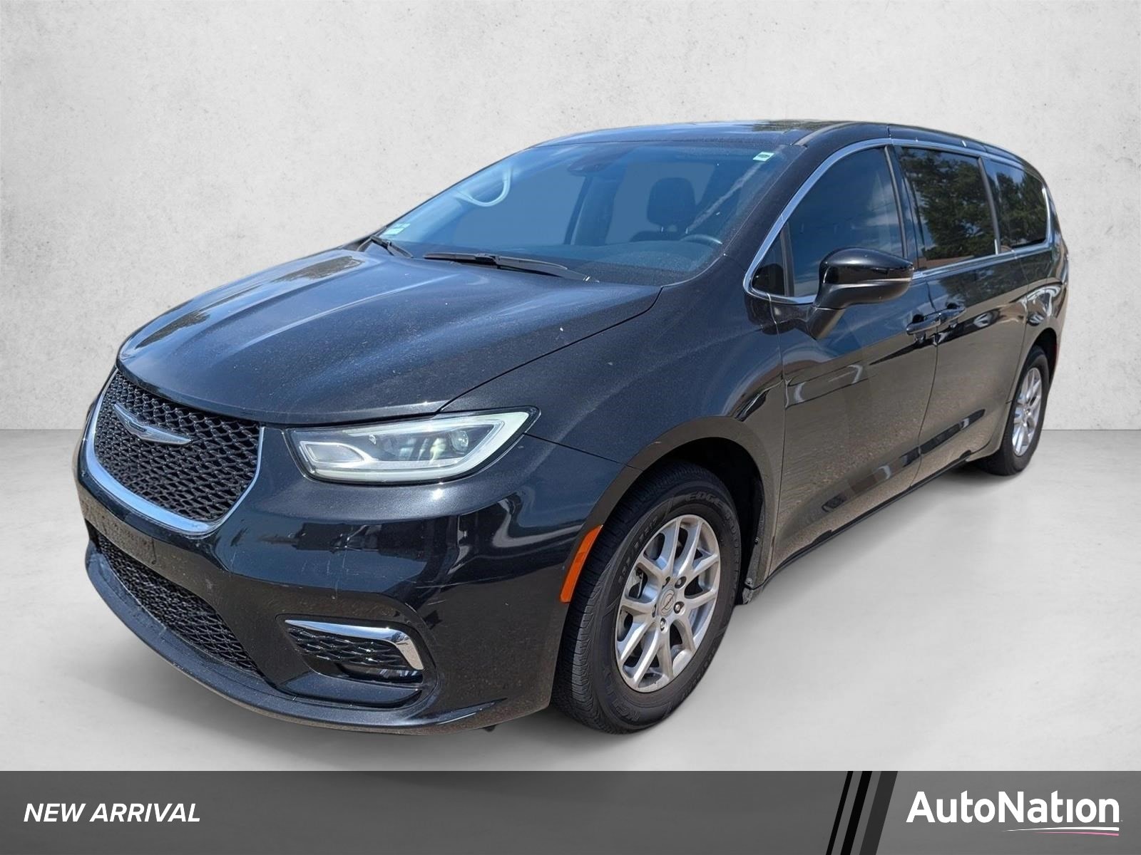 2023 Chrysler Pacifica Touring L's photo