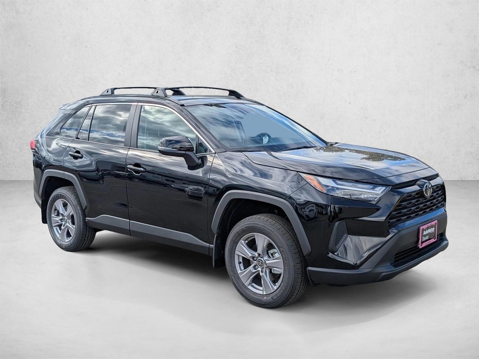 2025 Toyota RAV4 XLE photo 3