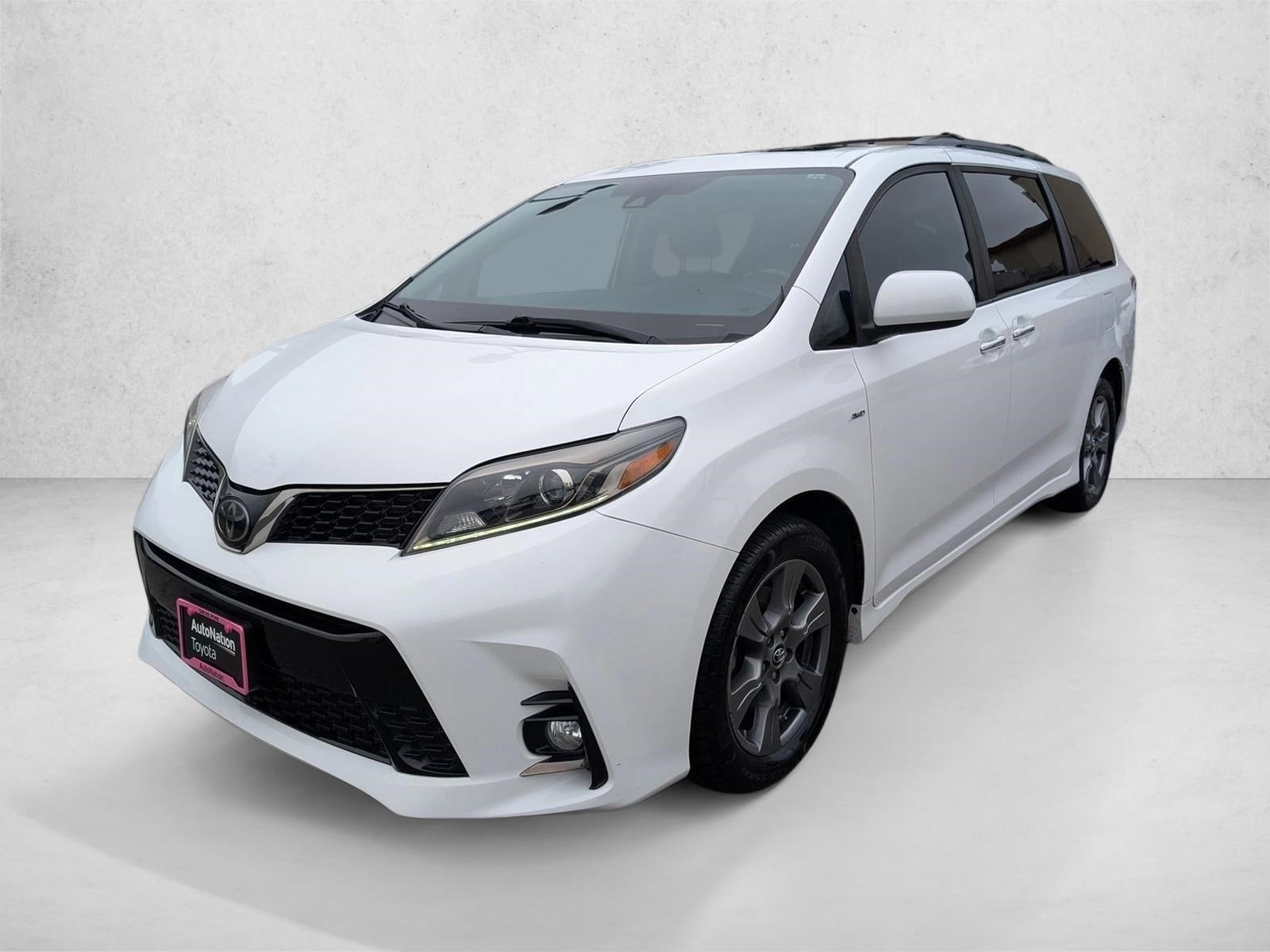 2019 Toyota Sienna SE V6 7-Passenger AWD's photo