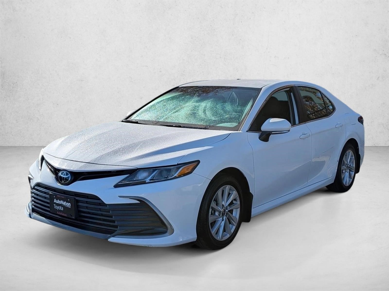 2024 Toyota Camry LE's photo