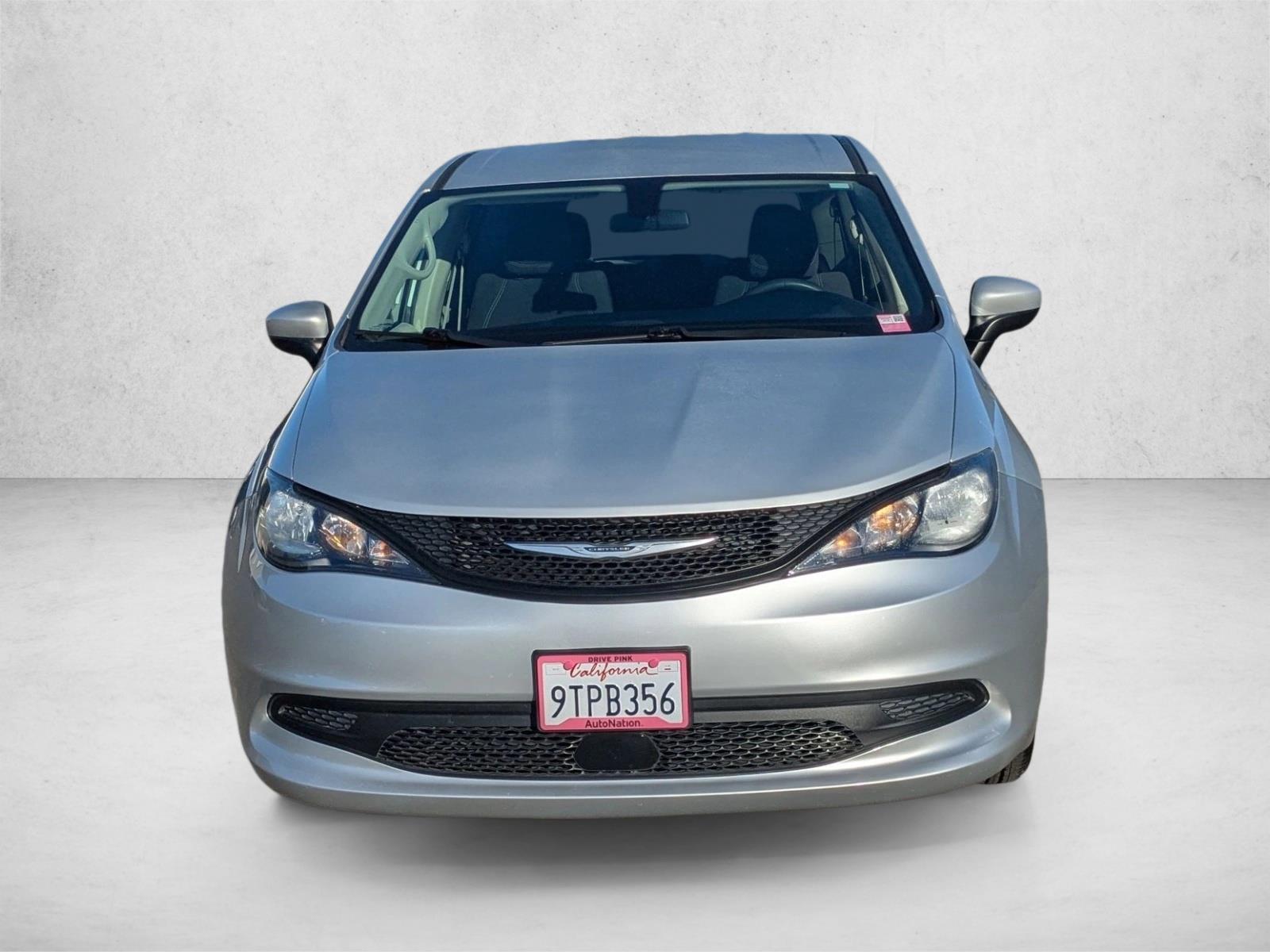 2022 Chrysler Voyager LX photo 2