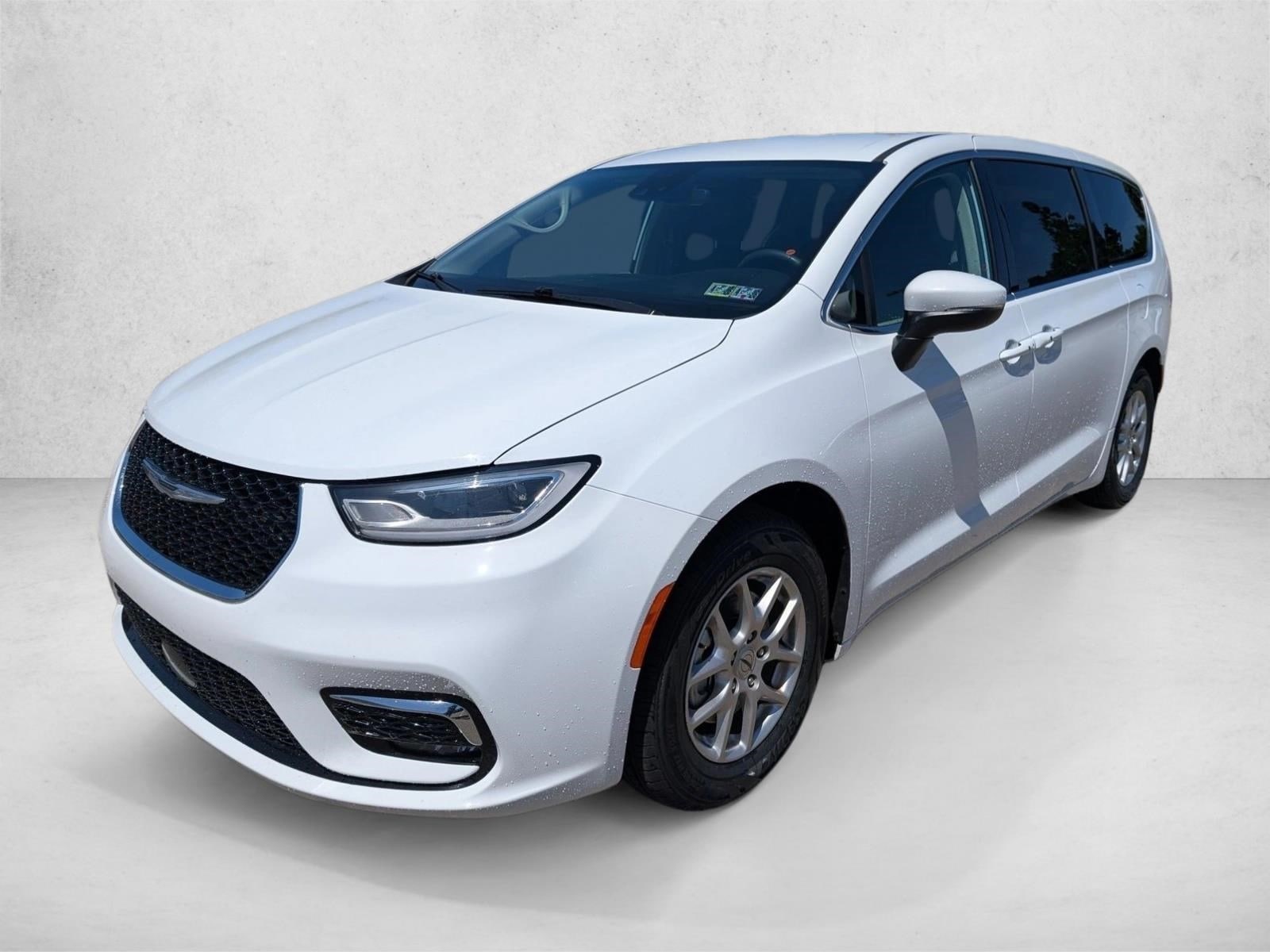 2023 Chrysler Pacifica Touring L's photo
