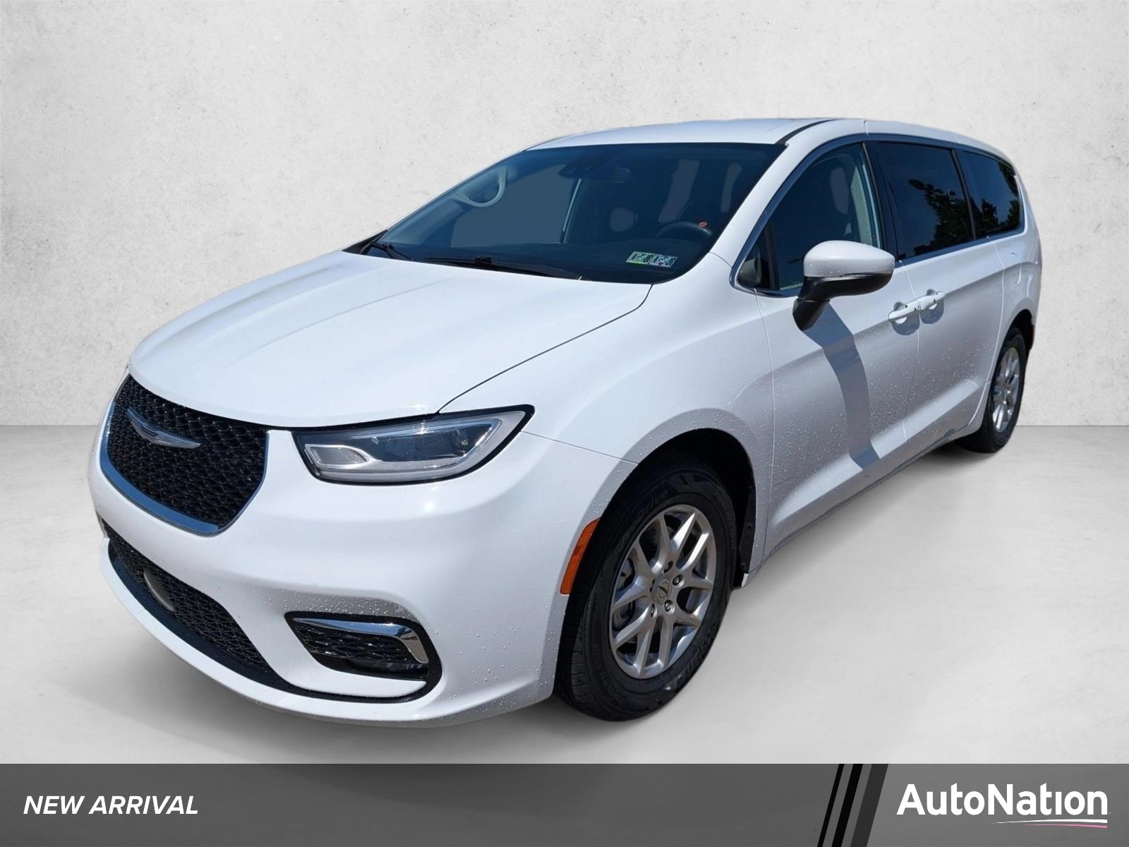2023 Chrysler Pacifica Touring L's photo