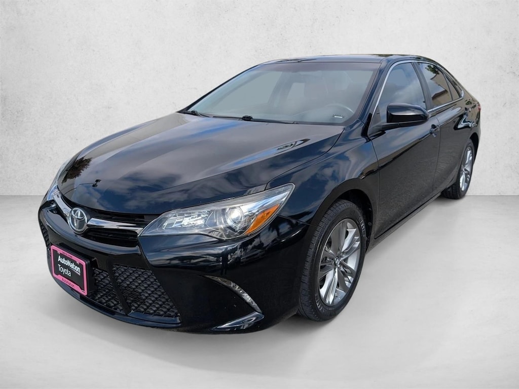 Used 2016 Toyota Camry SE Sedan