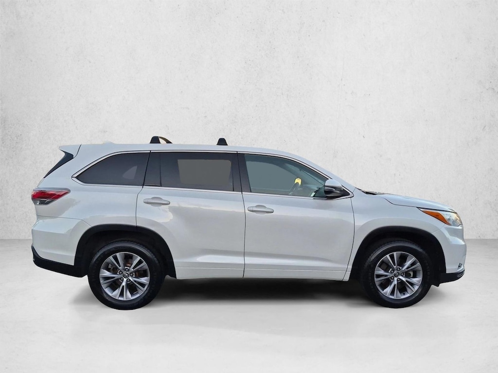 Used 2016 Toyota Highlander LE Plus V6 SUV