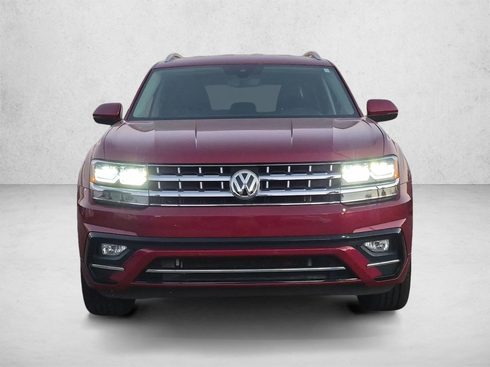 Used 2018 Volkswagen Atlas SE w/Tech with VIN 1V2PR2CA8JC568256 for sale in Hayward, CA