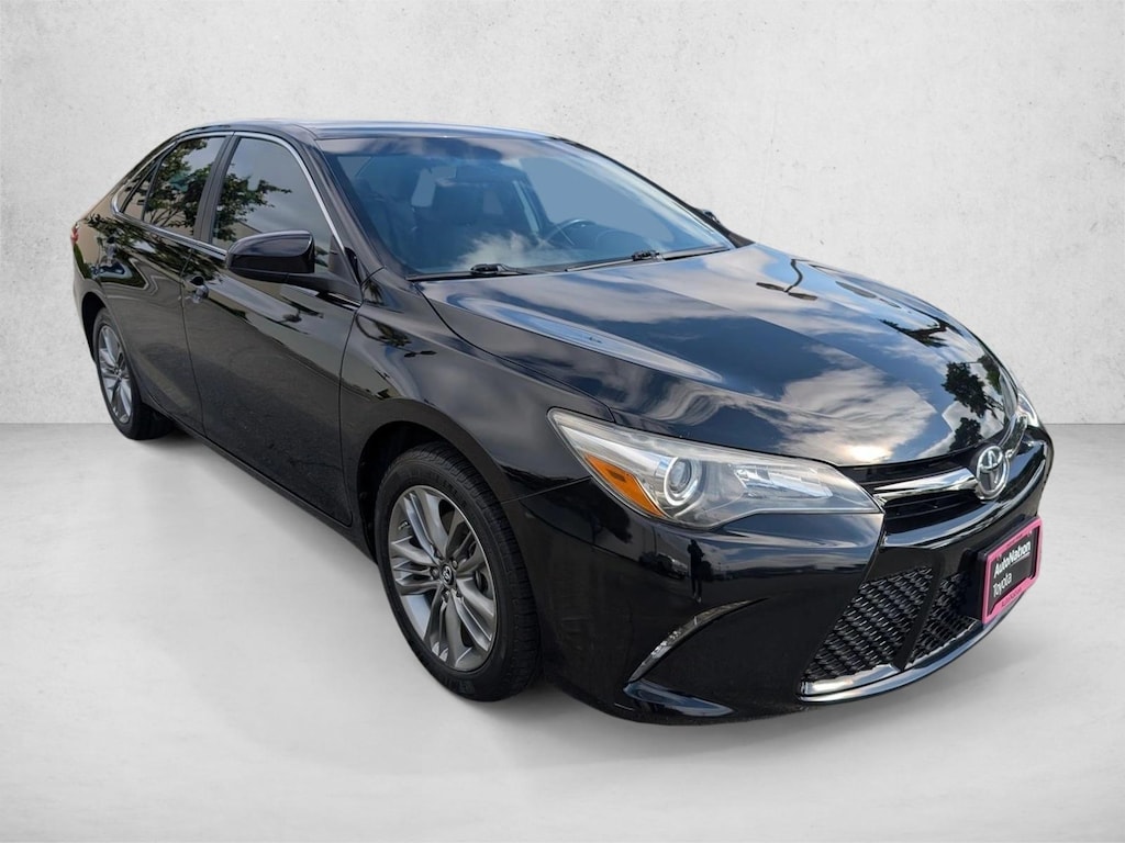 Used 2016 Toyota Camry SE Sedan