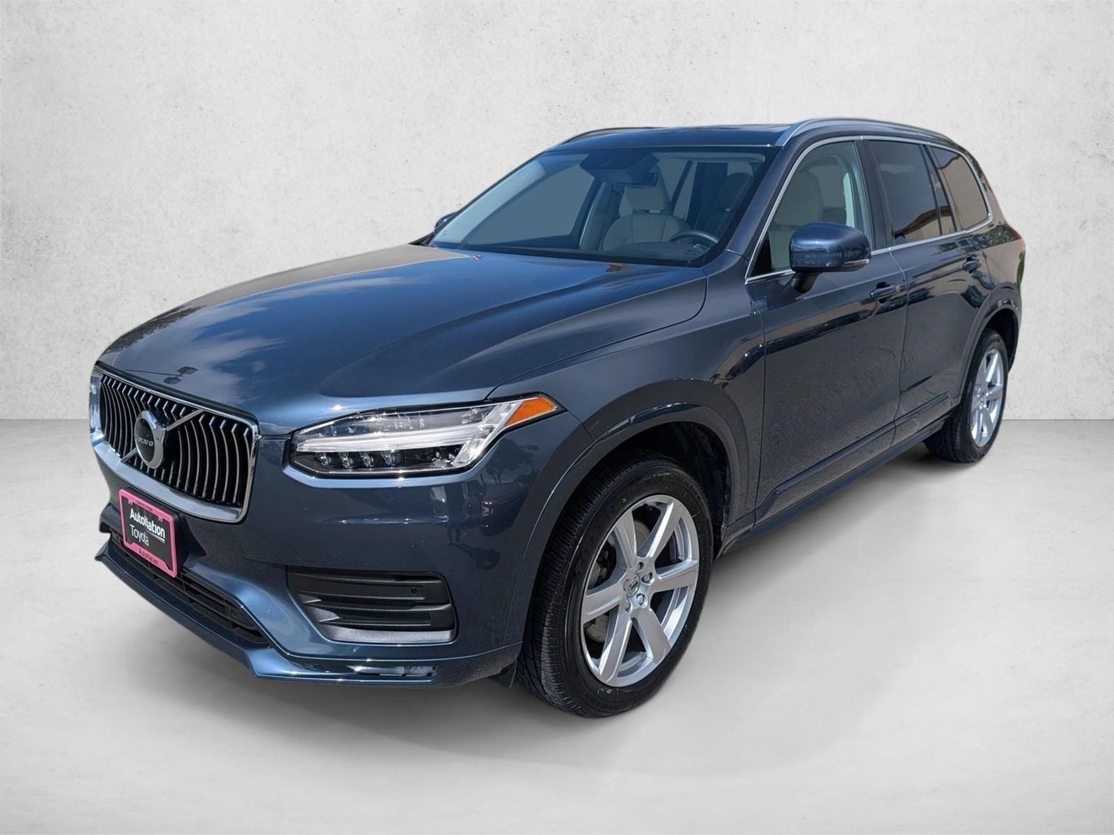 2022 Volvo XC90 T5 Momentum AWD's photo