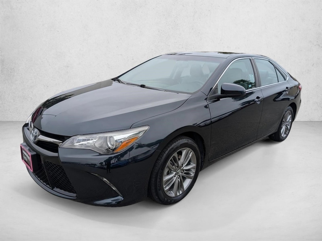 Used 2017 Toyota Camry SE Sedan