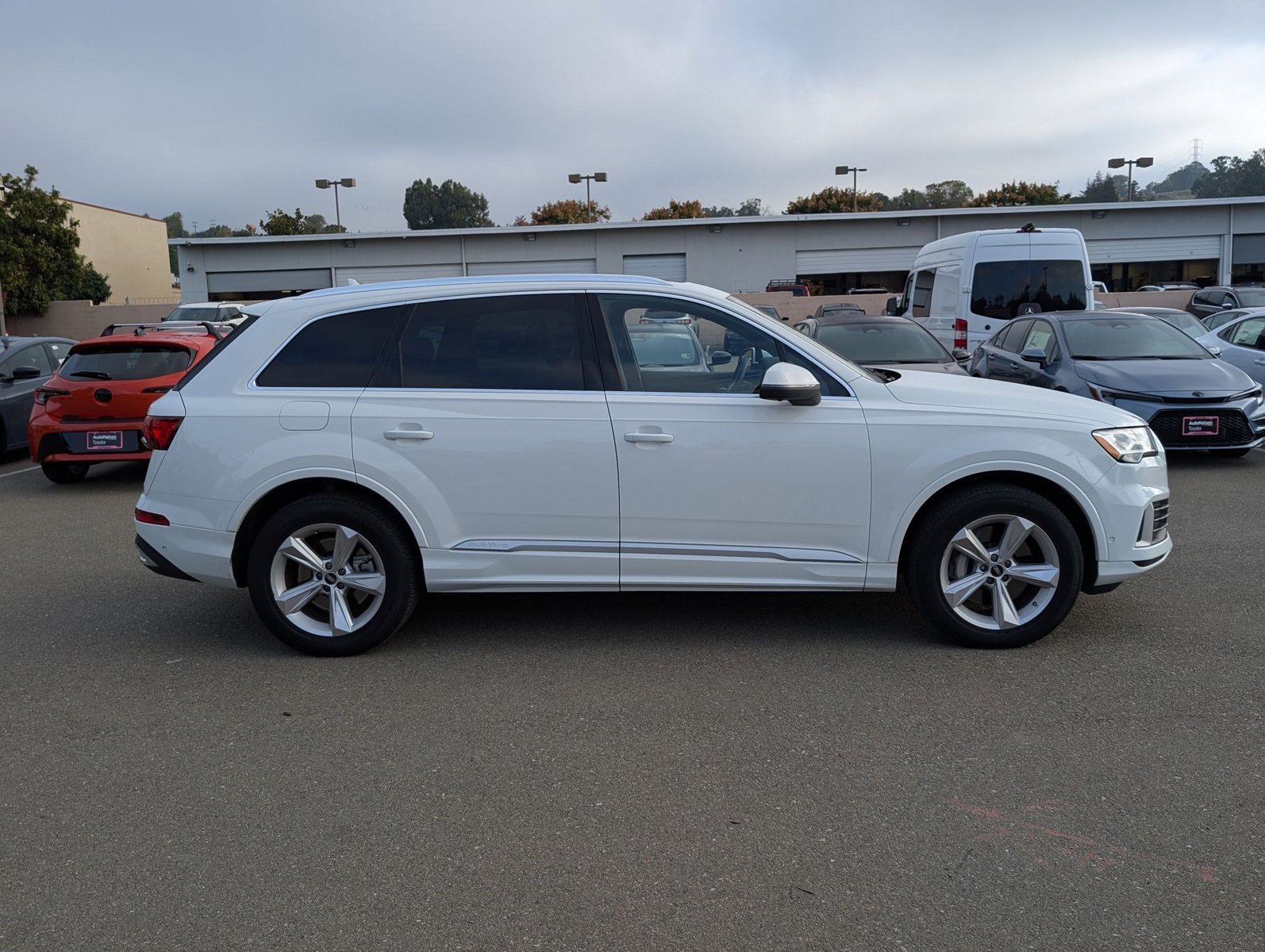 2022 Audi Q7 45 Premium photo 4