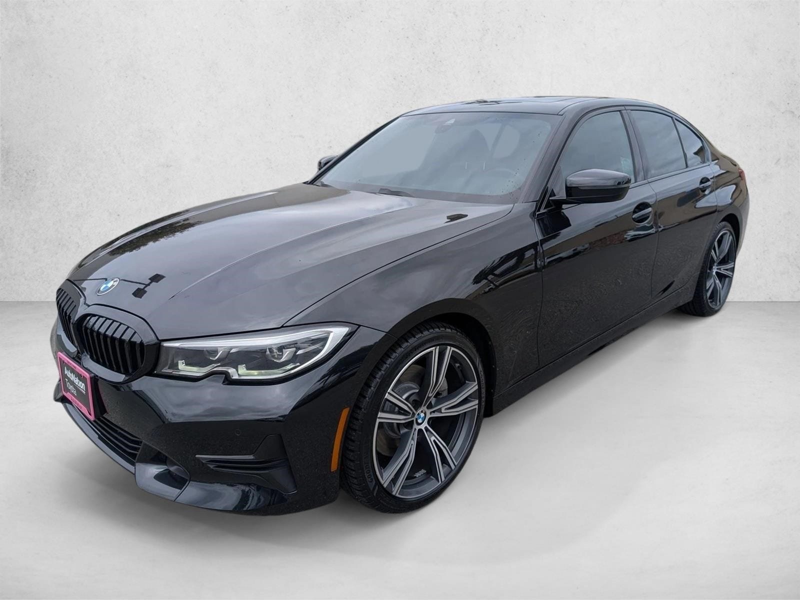 2022 BMW 3 Series 330i Sedan's photo
