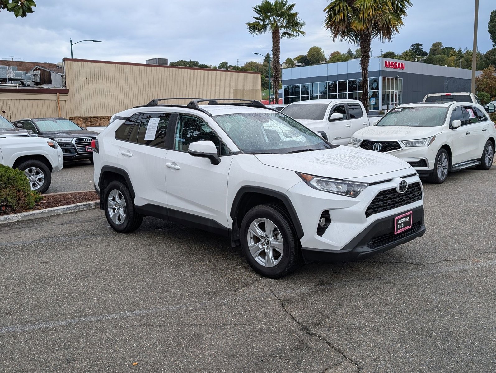 2020 Toyota RAV4 XLE photo 2