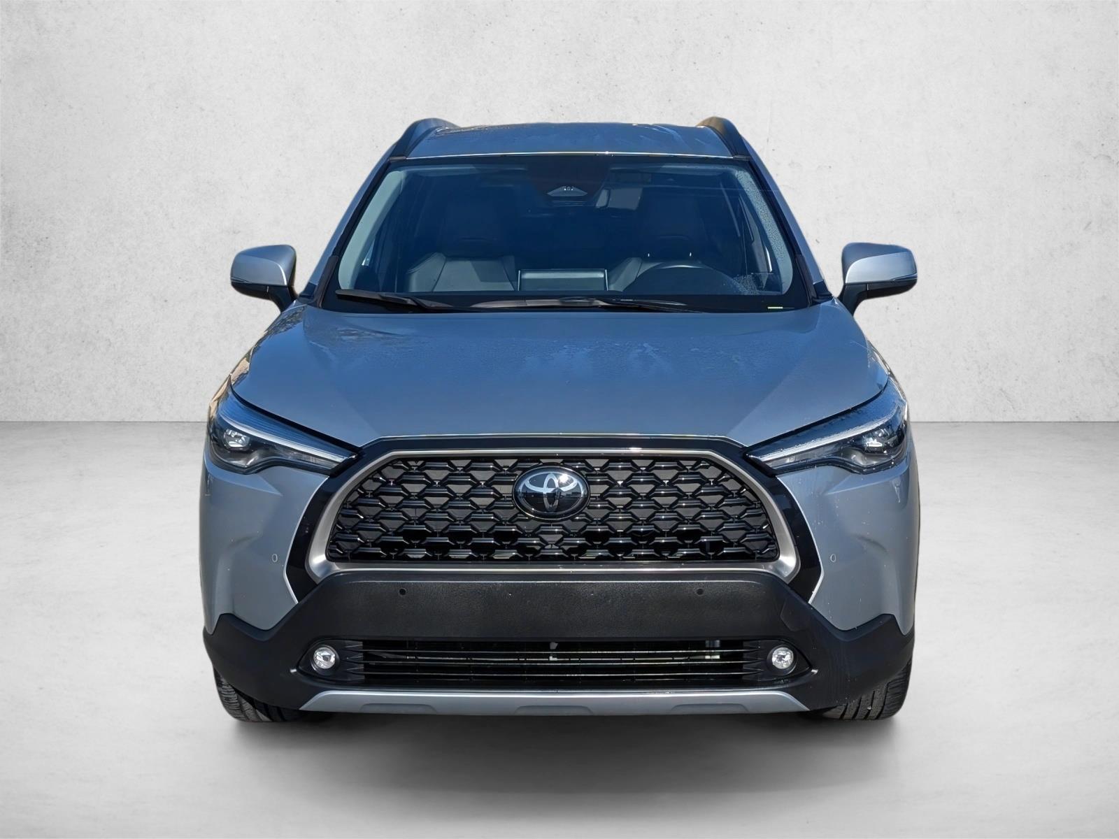 2024 Toyota Corolla Cross XLE photo 2