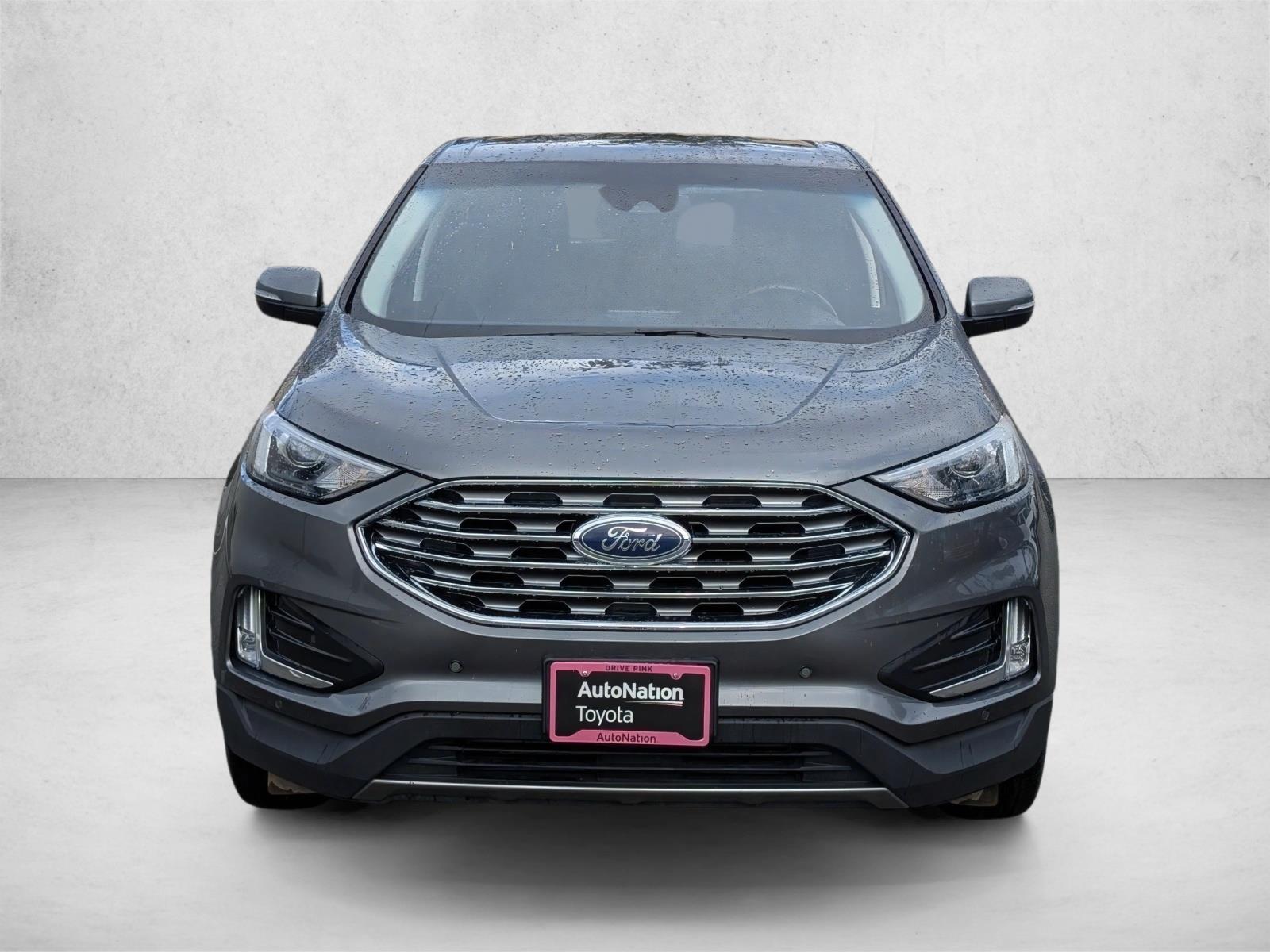 2022 Ford Edge Titanium photo 2
