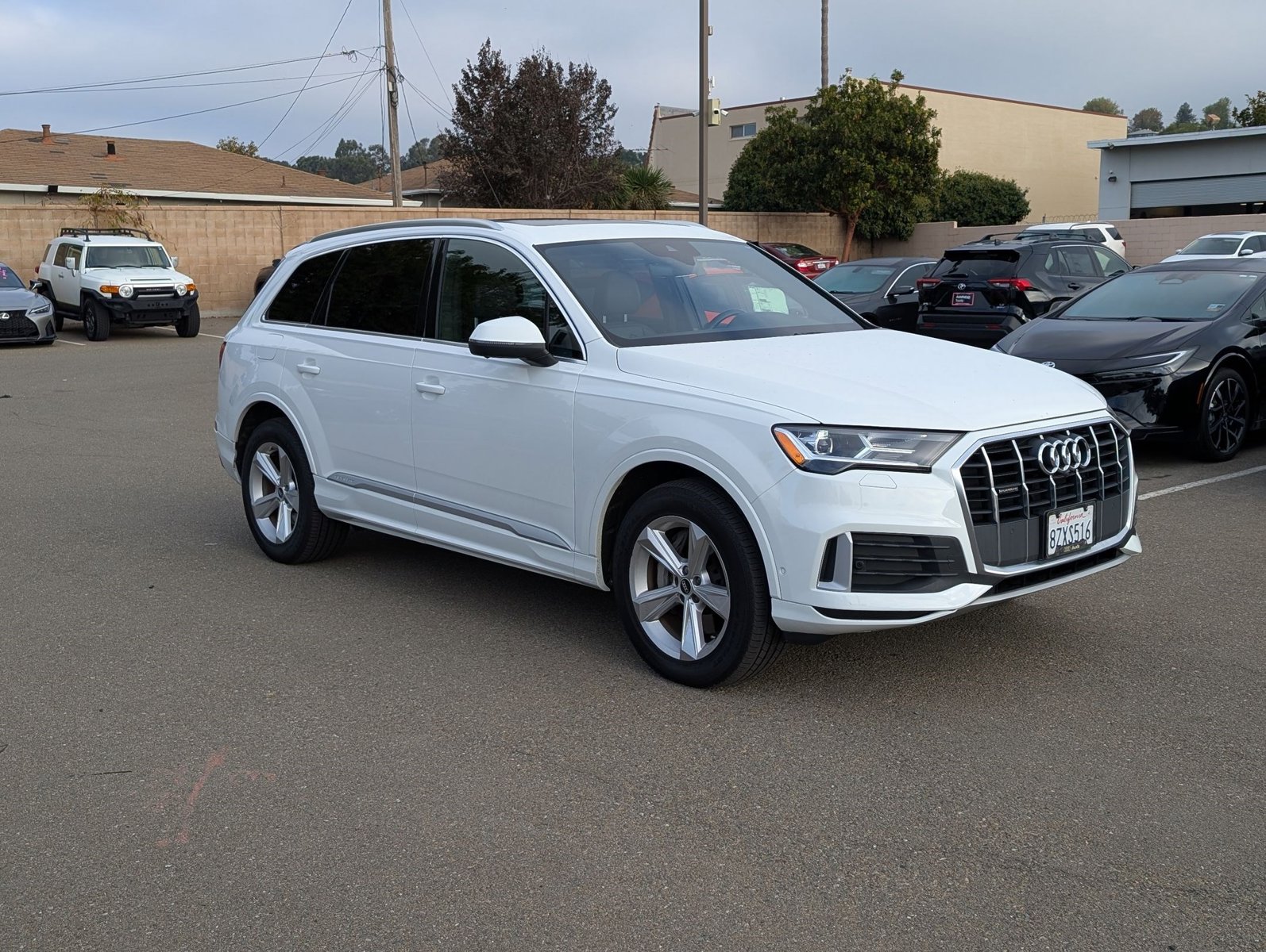 2022 Audi Q7 45 Premium photo 3