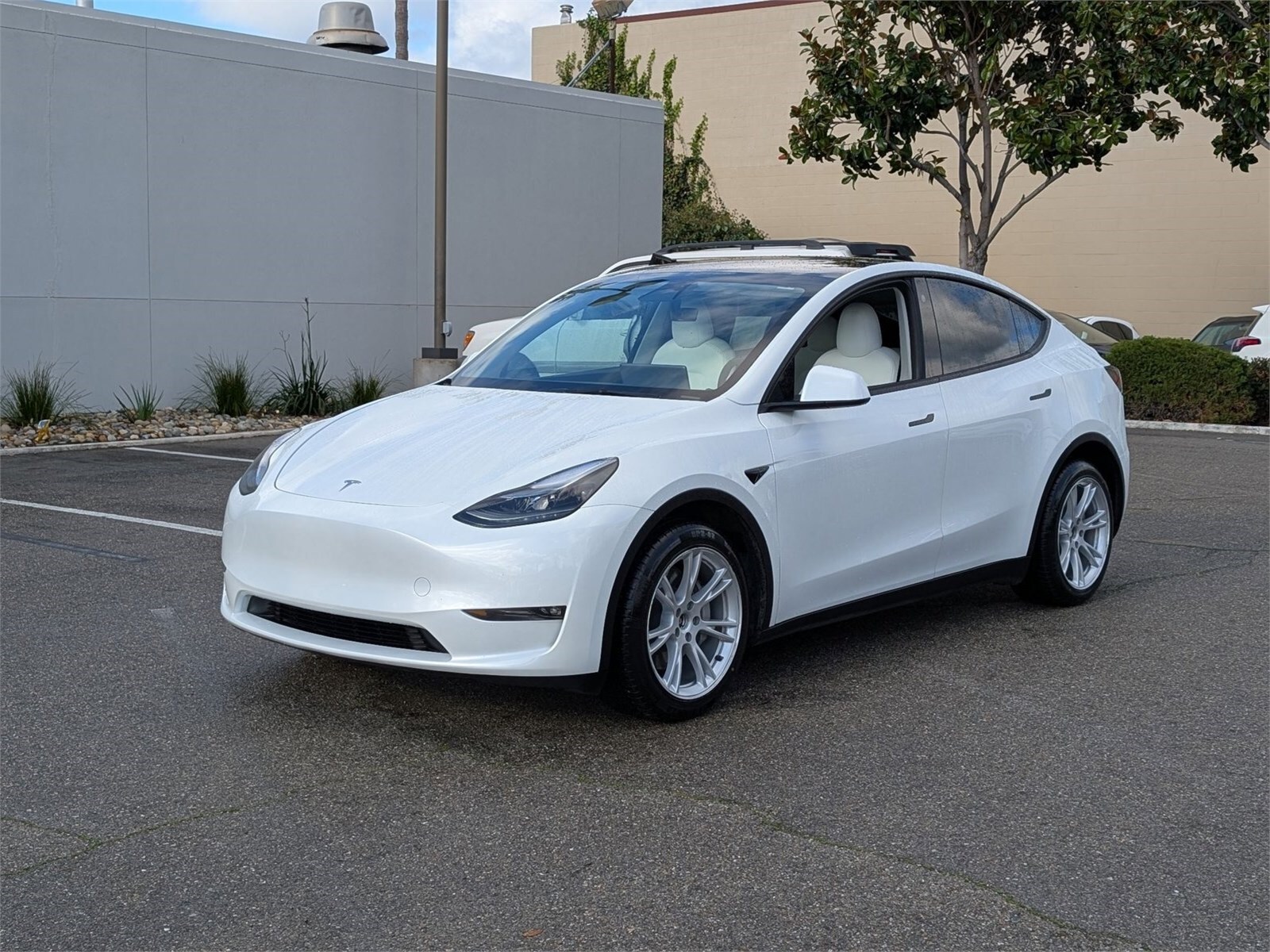 2023 Tesla Model Y Long Range's photo