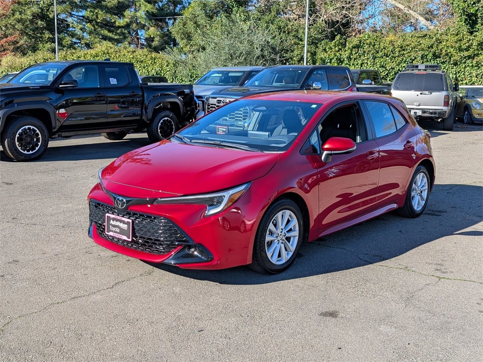 2024 Toyota Corolla Hatchback SE's photo