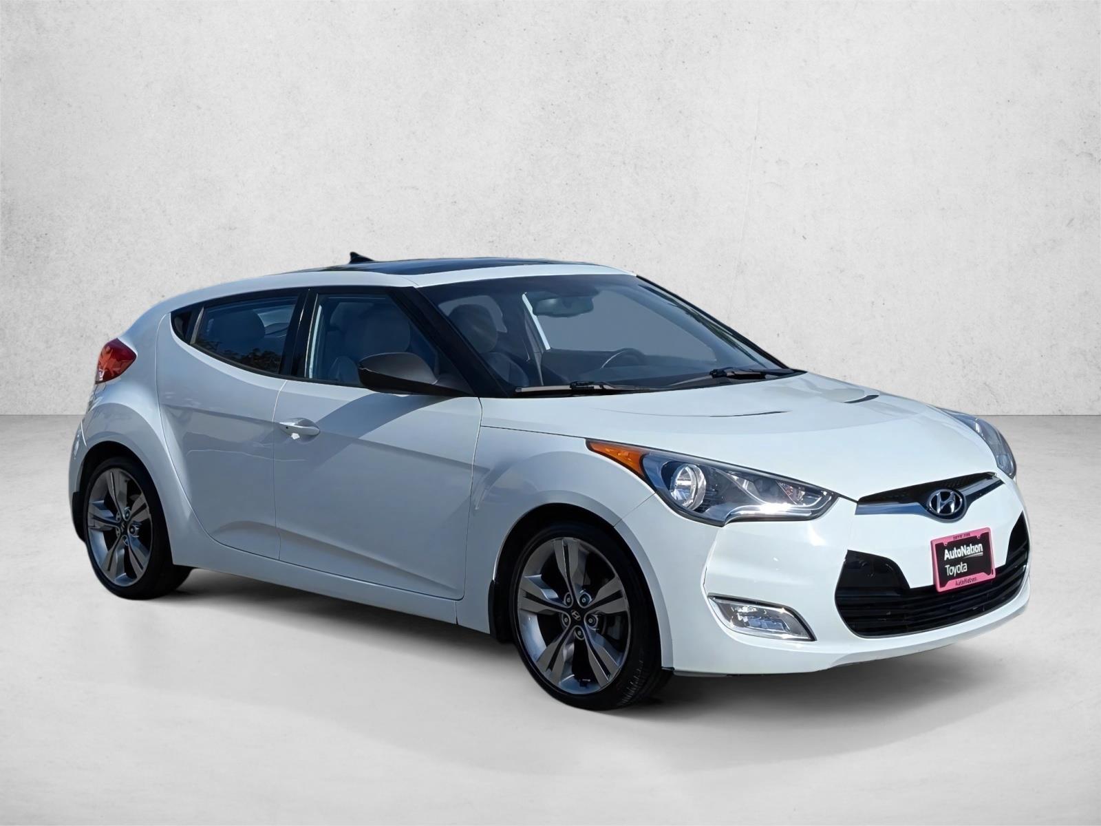 2013 Hyundai Veloster Base photo 3
