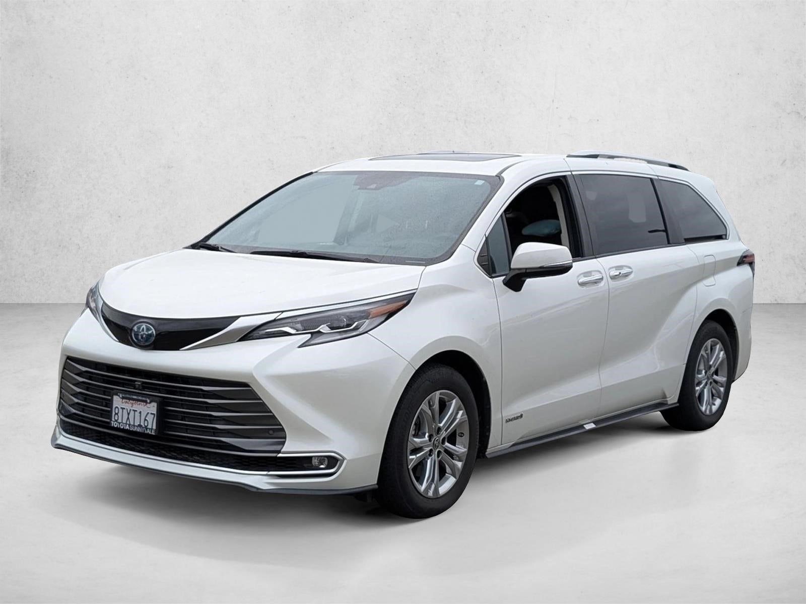 2021 Toyota Sienna Platinum's photo