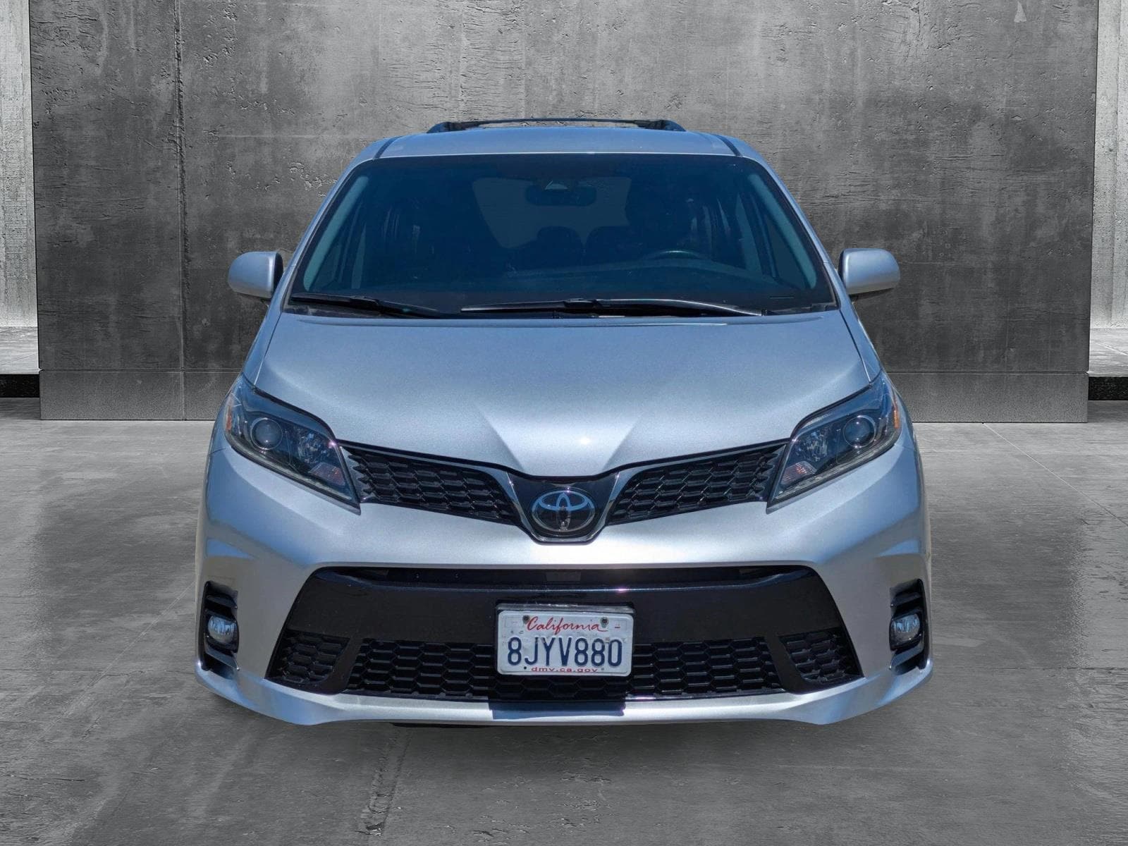 Used 2019 Toyota Sienna SE with VIN 5TDXZ3DC6KS020666 for sale in Irvine, CA