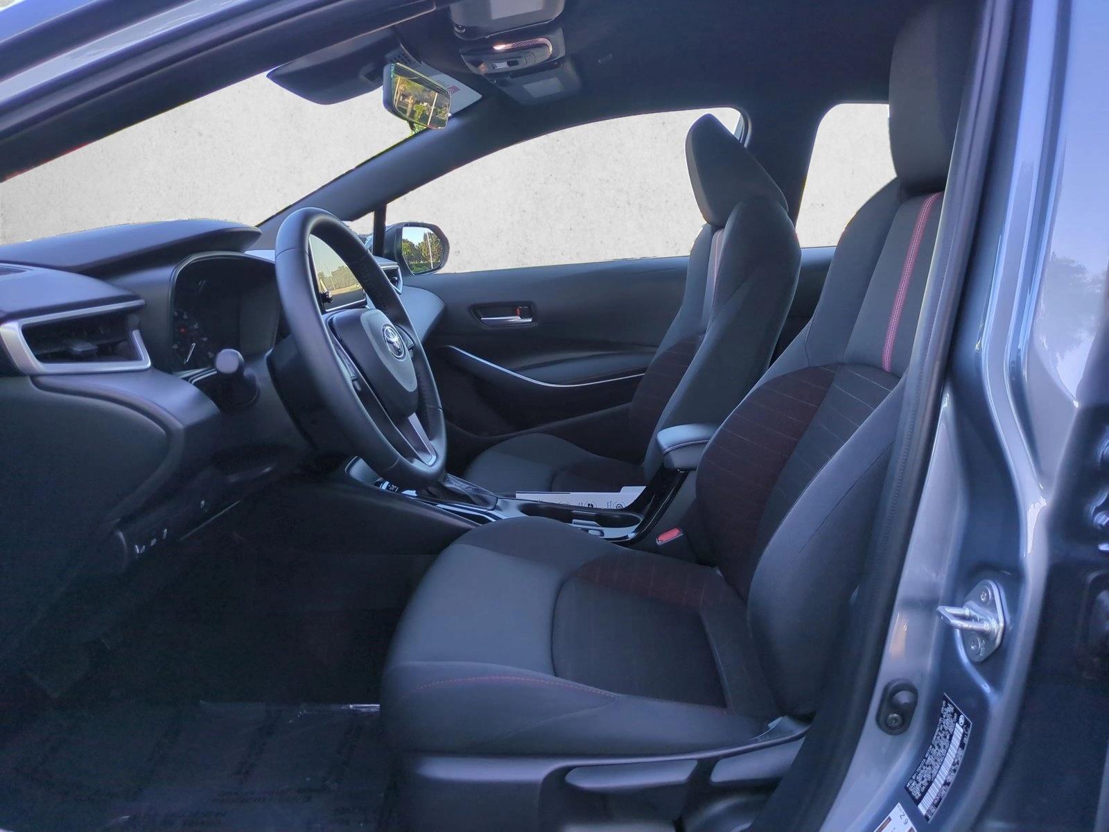 2025 Toyota Corolla SE - Photo 15