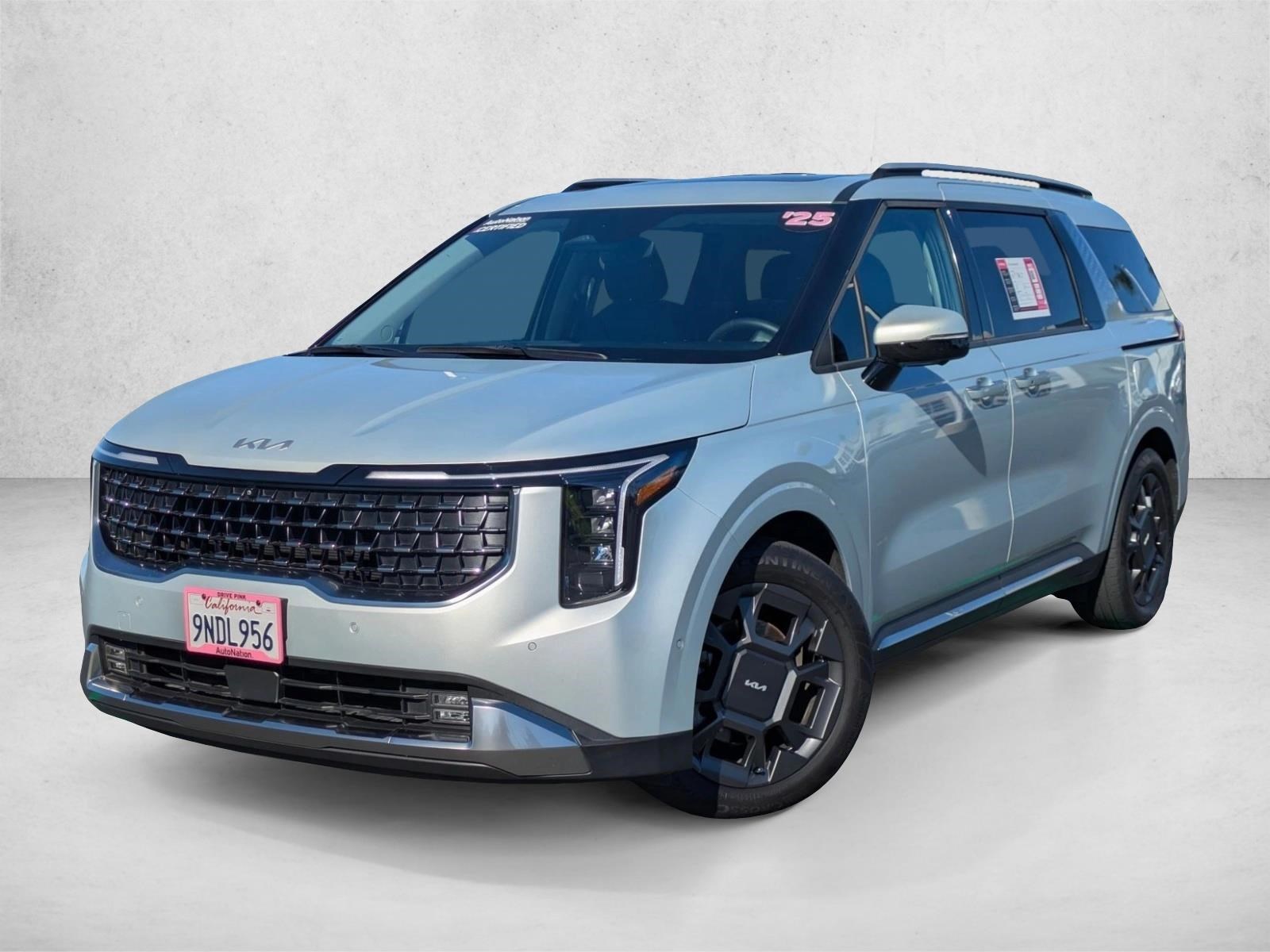 2025 Kia Carnival SX's photo