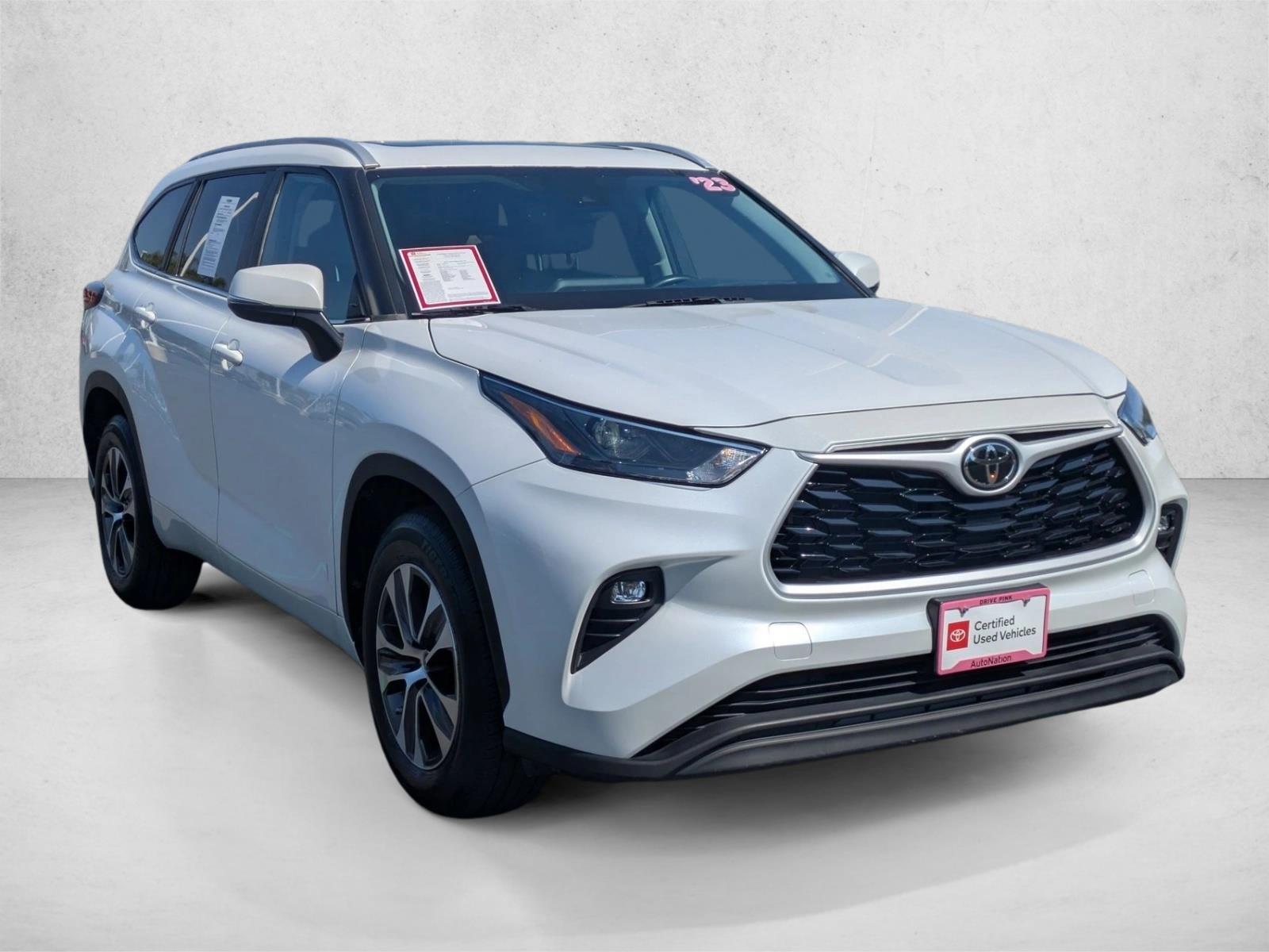 2023 Toyota Highlander XLE photo 3