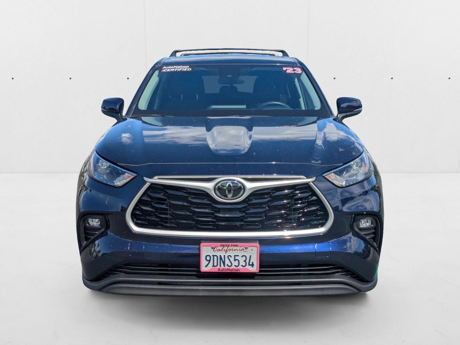 2023 Toyota Highlander LE photo 2