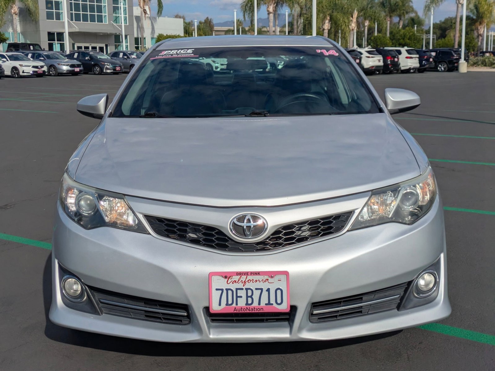 2014 Toyota Camry SE photo 2