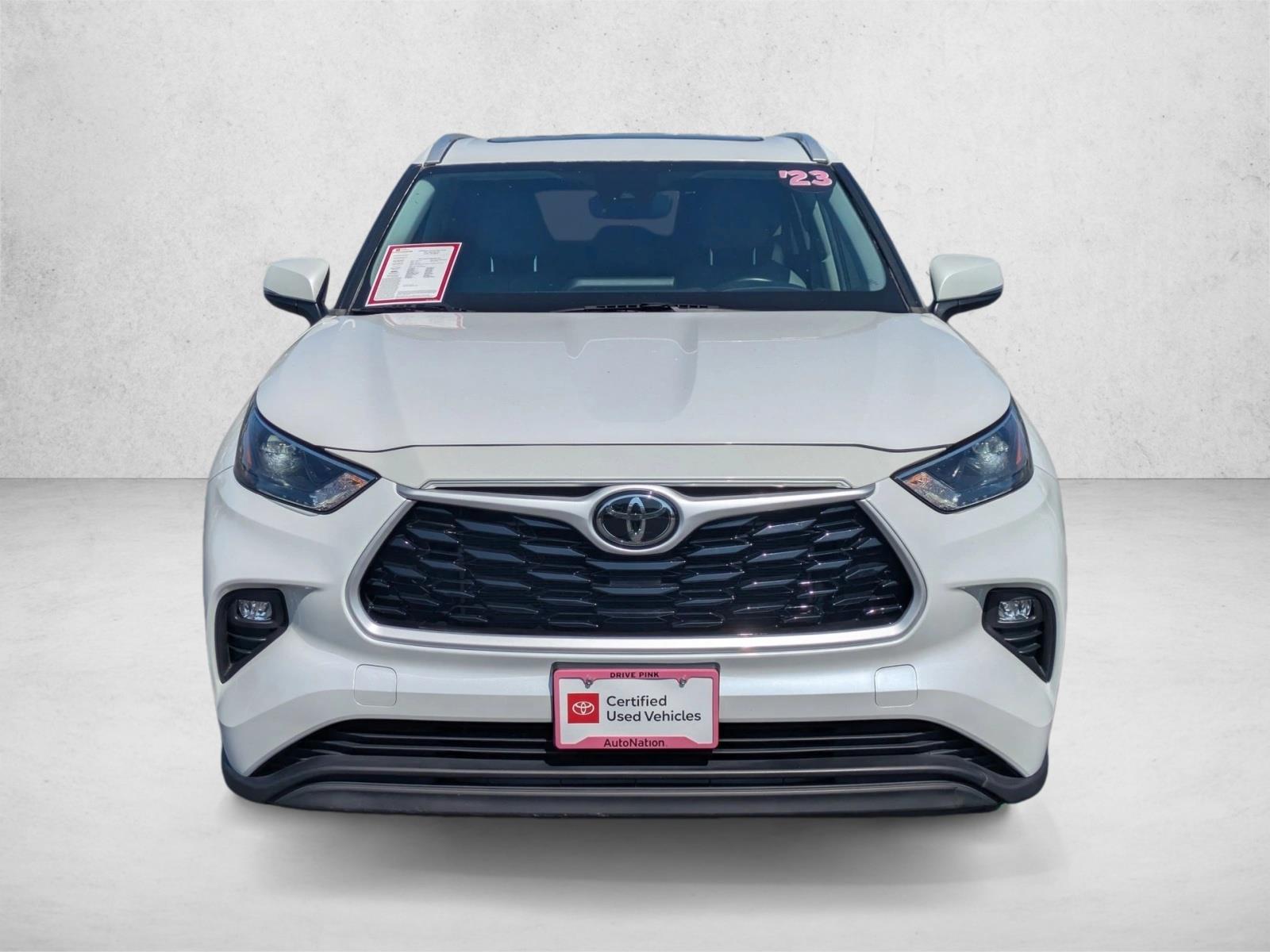 2023 Toyota Highlander XLE photo 2