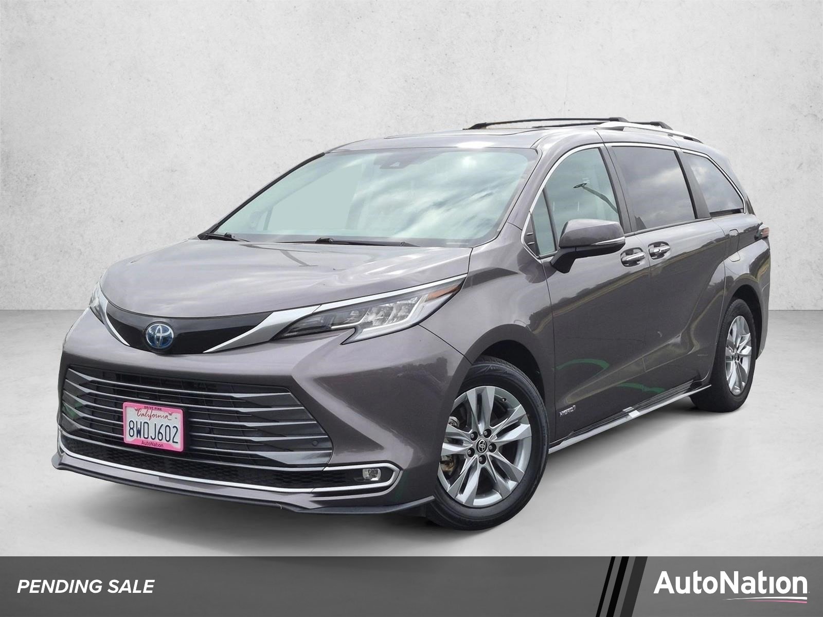 2021 Toyota Sienna Limited 7-Passenger Hybrid FWD's photo