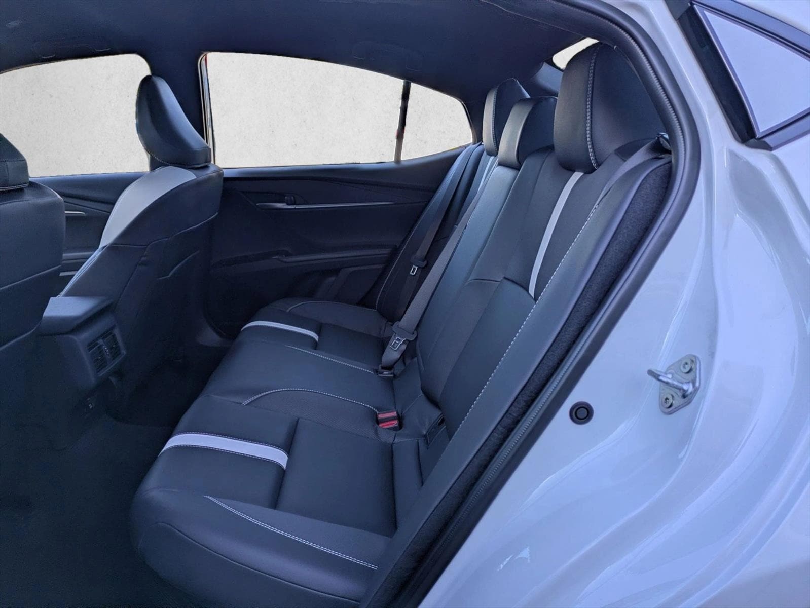 2026 Toyota Camry SE - Photo 15