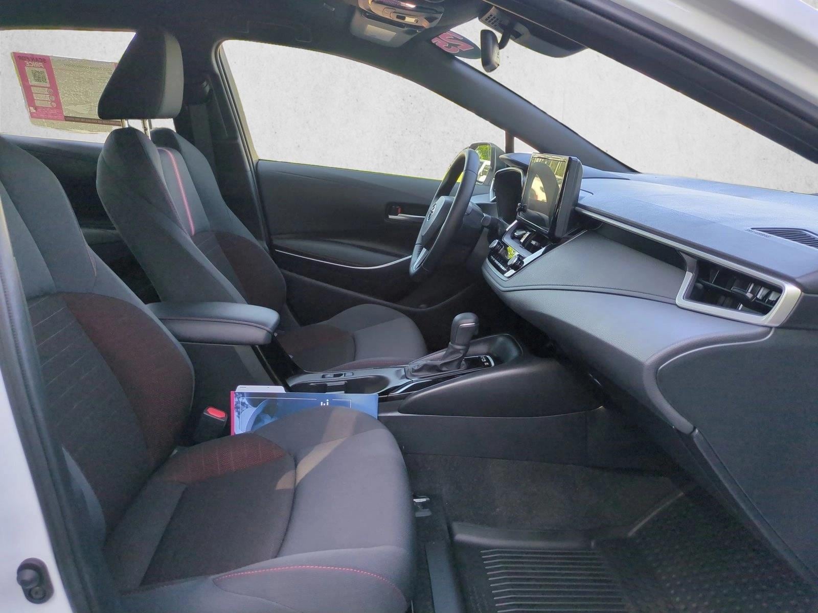 2025 Toyota Corolla SE - Photo 19