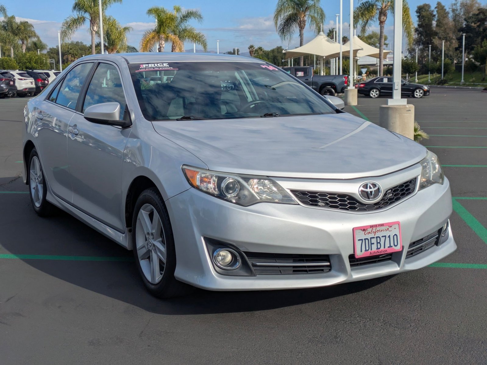 2014 Toyota Camry SE photo 3