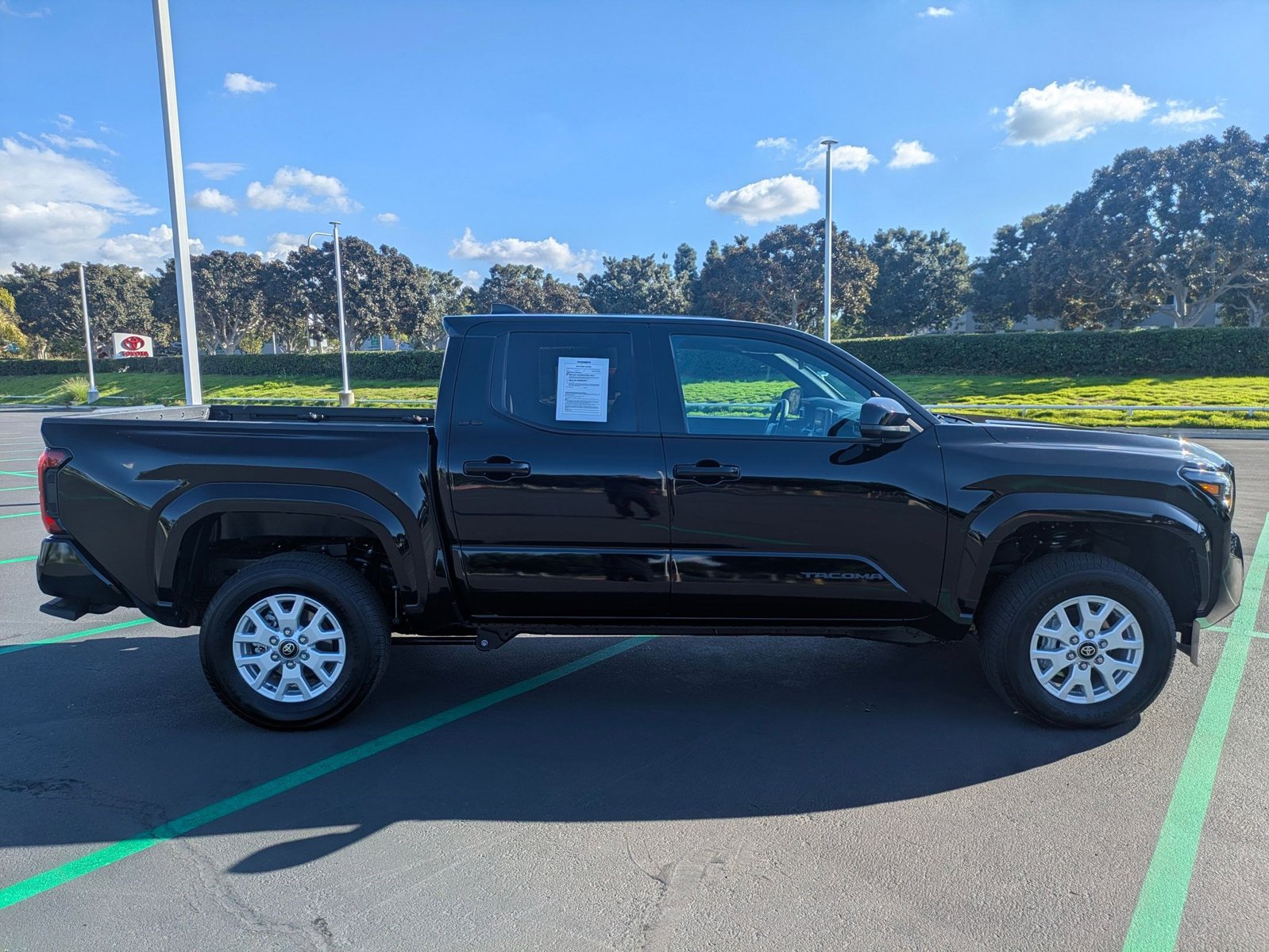 2025 Toyota Tacoma SR5 photo 4