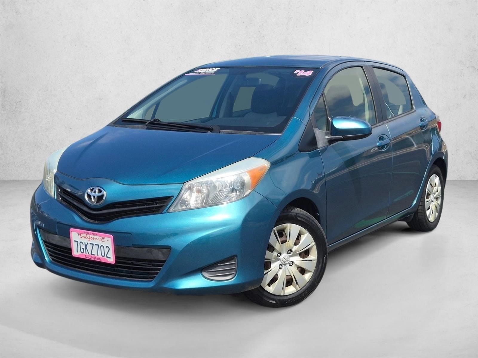 2014 Toyota Yaris LE 5-Door Liftback AT's photo