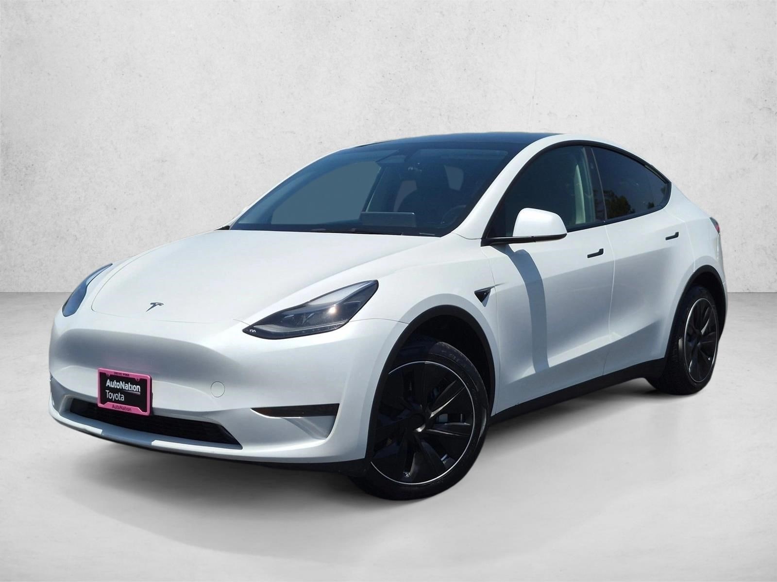 2024 Tesla Model Y Long Range Rear Wheel Drive's photo