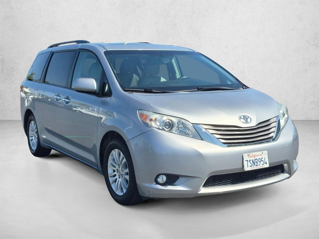 Used 2016 Toyota Sienna XLE Premium 8 Passenger Van
