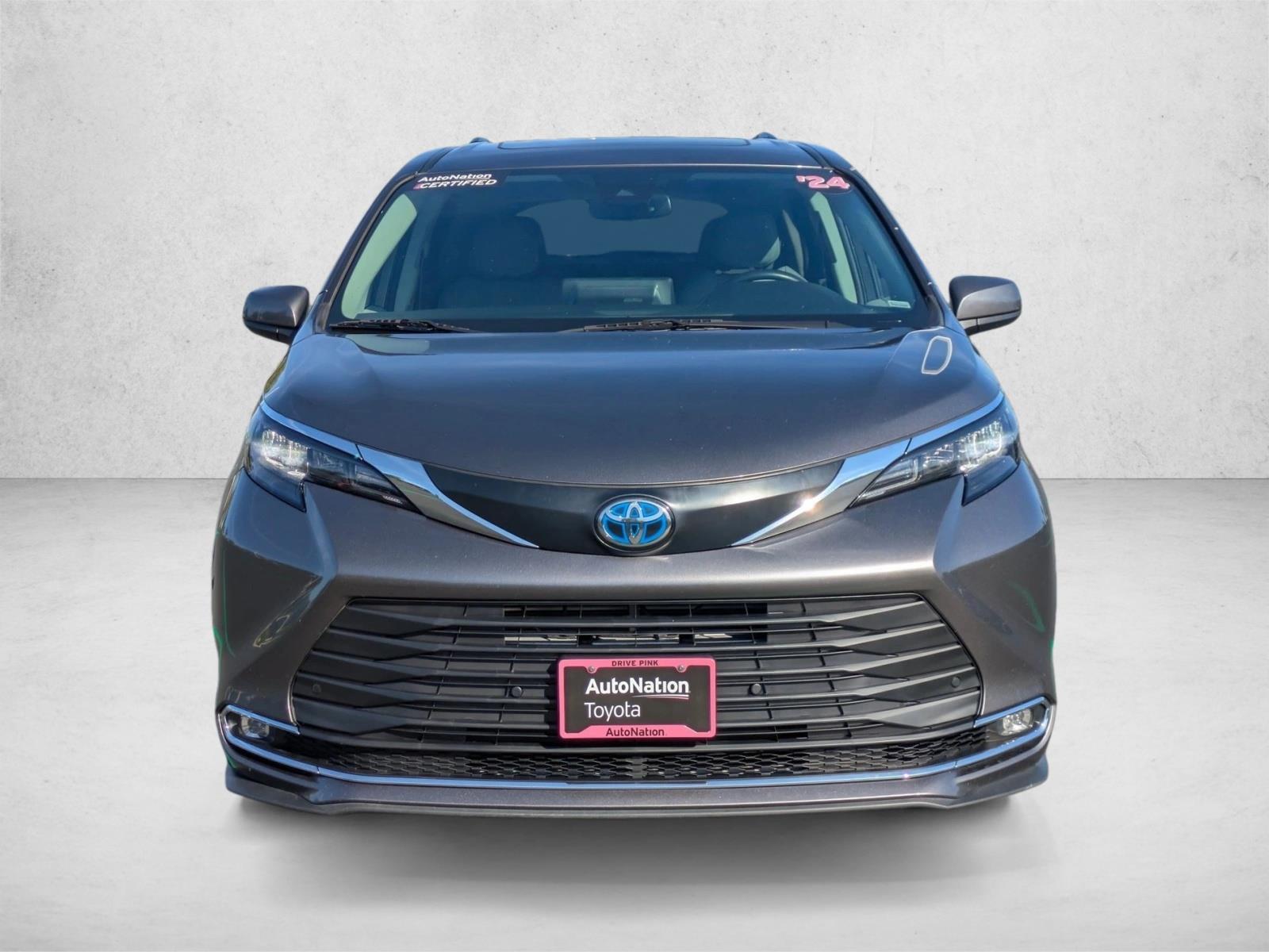 2024 Toyota Sienna XLE photo 2