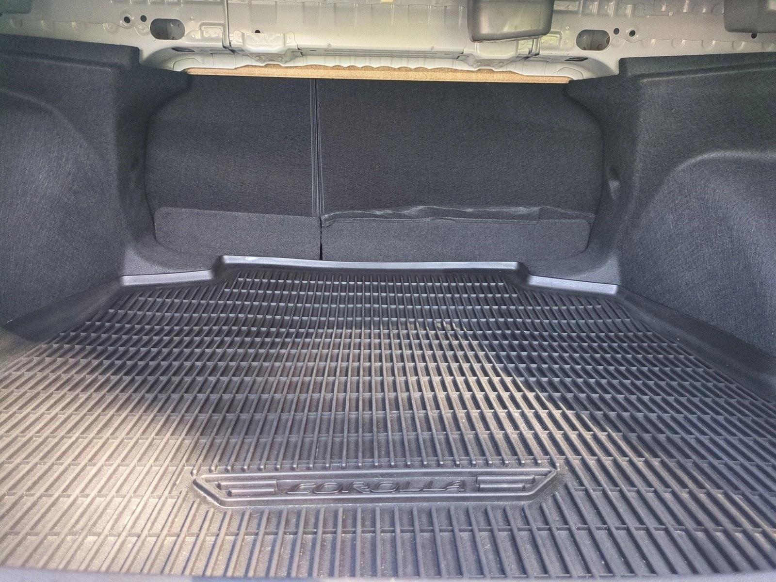 2025 Toyota Corolla SE - Photo 6