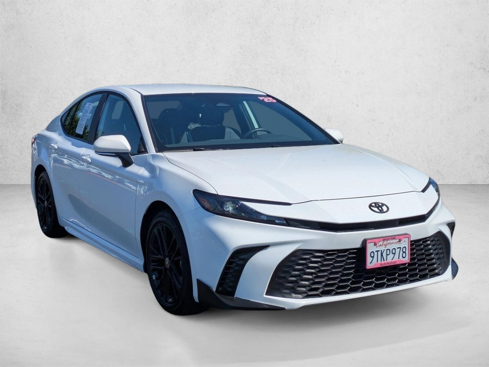 2025 Toyota Camry SE photo 3