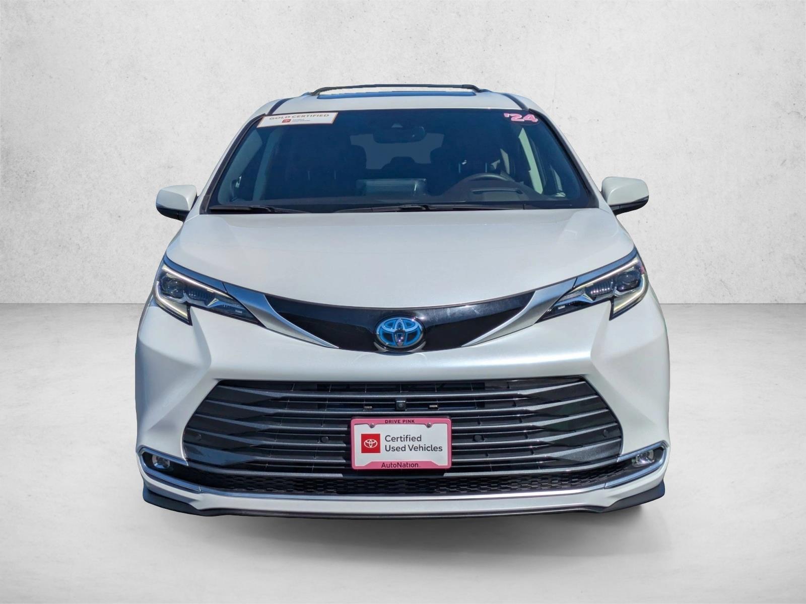 2024 Toyota Sienna Platinum photo 2