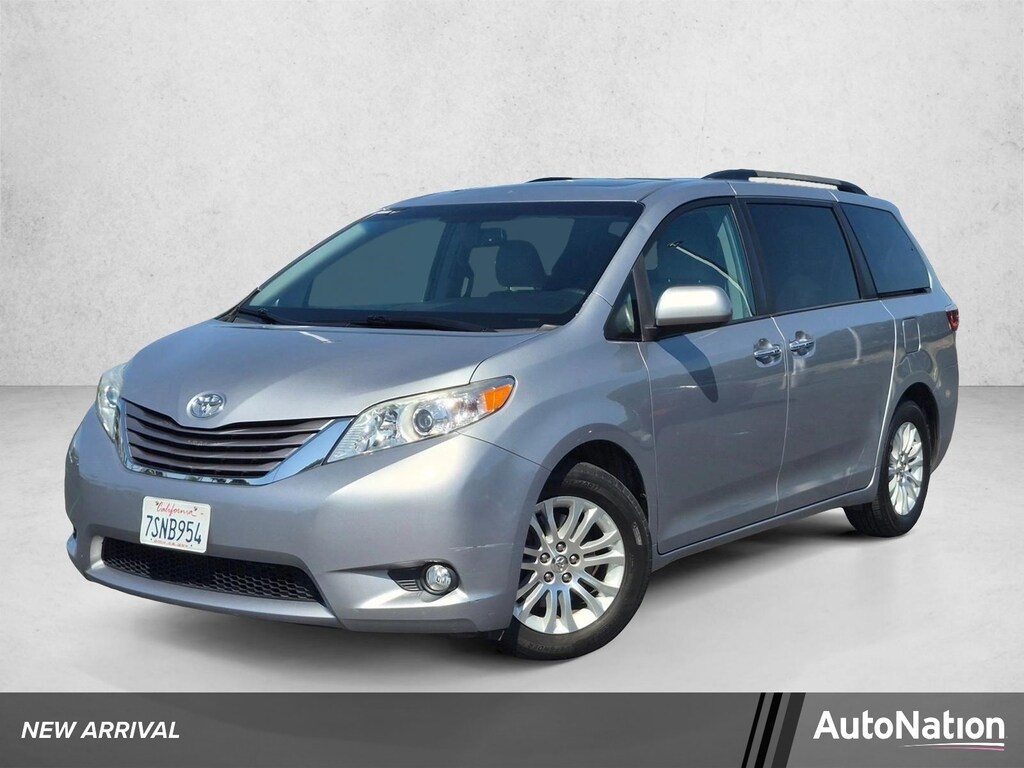 Used 2016 Toyota Sienna XLE Premium 8 Passenger Van