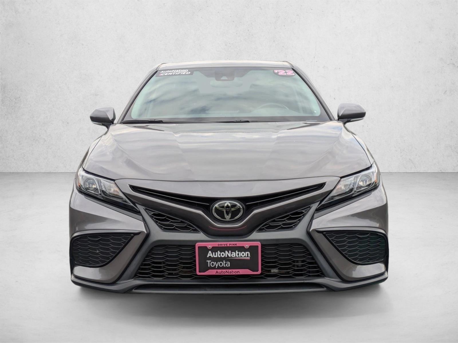 2022 Toyota Camry SE photo 2