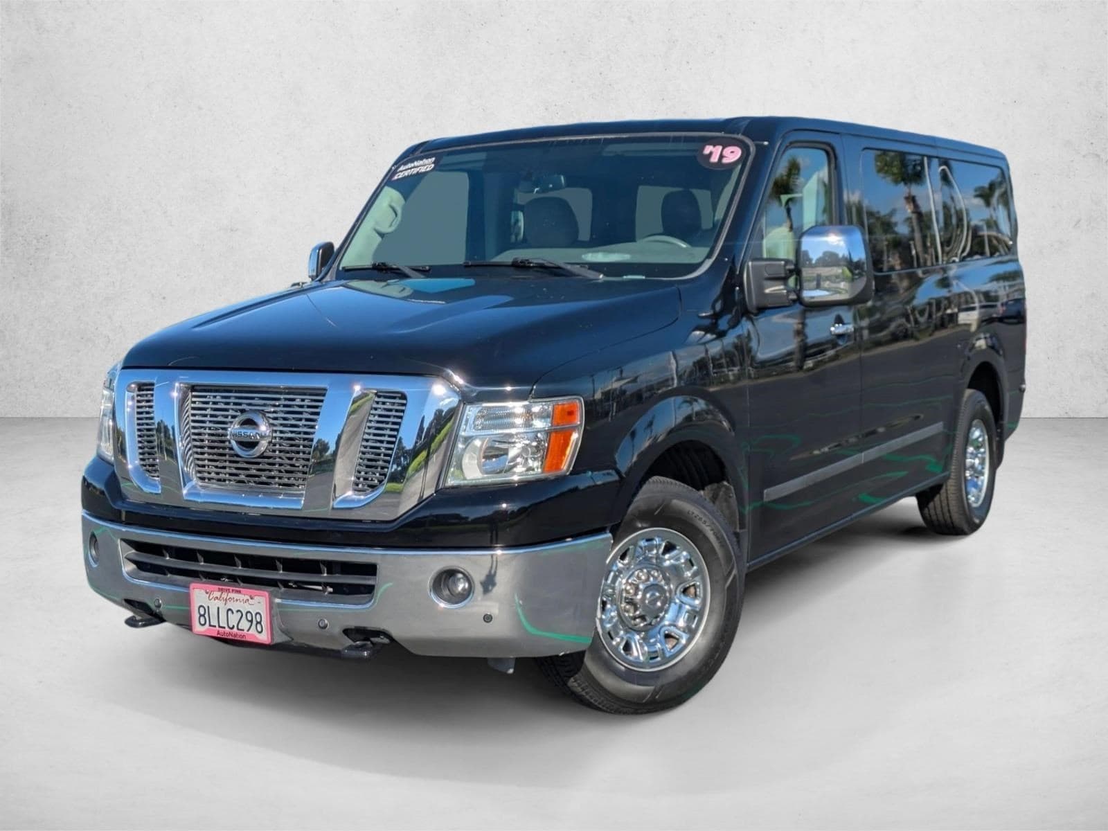2019 Nissan NV Passenger SL's photo